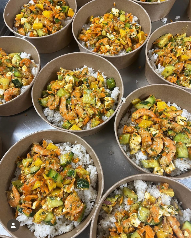 Bowl de crevettes sautées, courgettes et riz parfumé